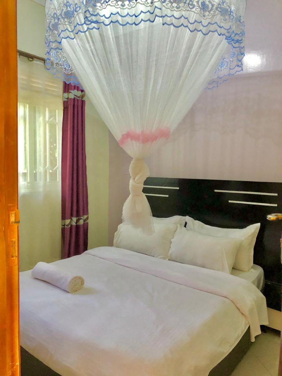 Airport Shoebill Hotel Entebbe Ngoại thất bức ảnh