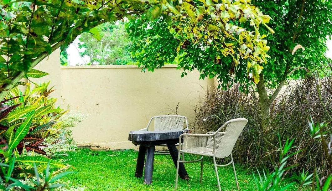 Airport Shoebill Hotel Entebbe Ngoại thất bức ảnh